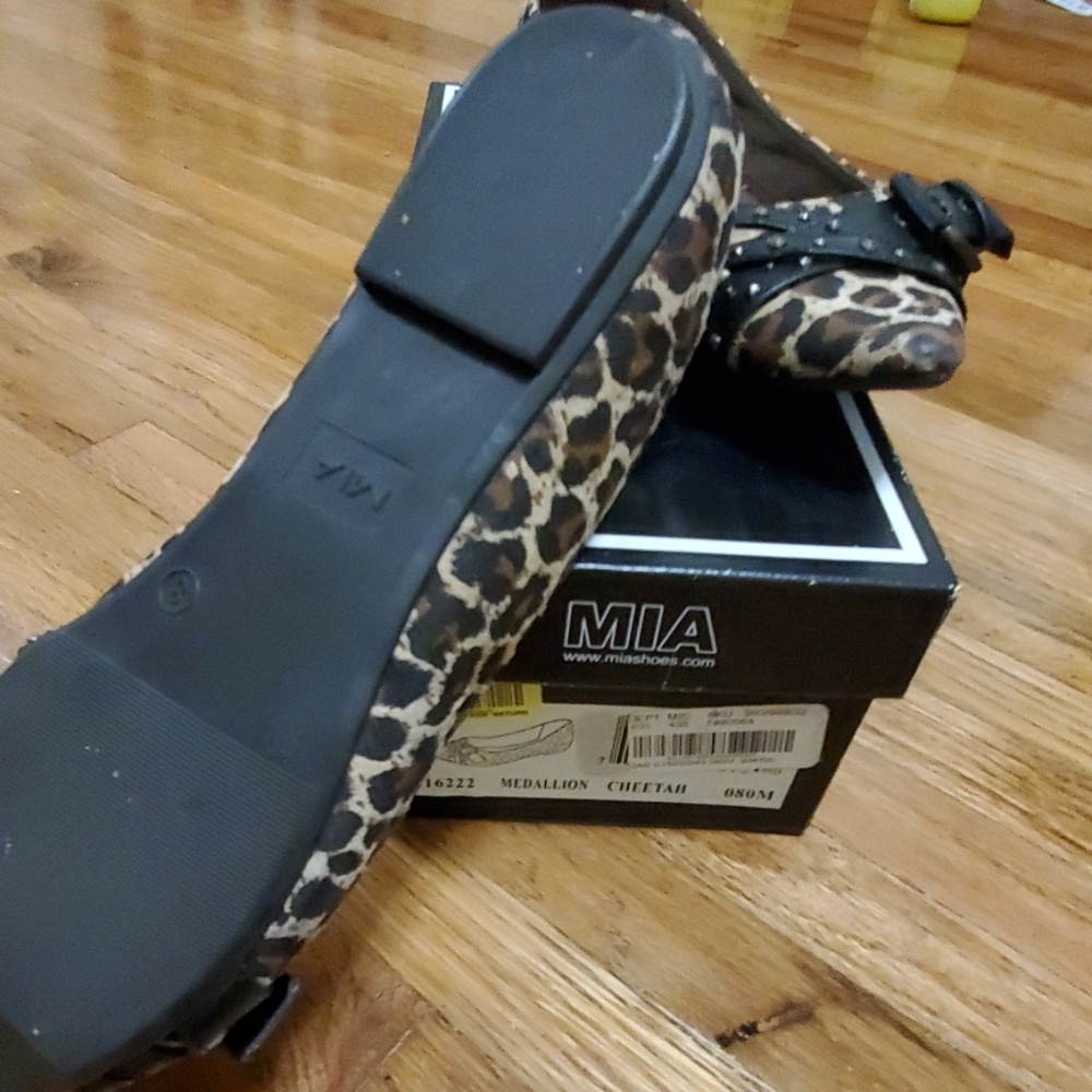 Flats - Picture 2 of 3